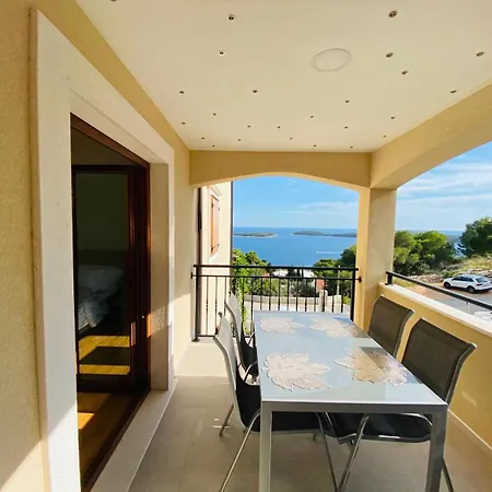 San Antonijo 아파트 흐바르